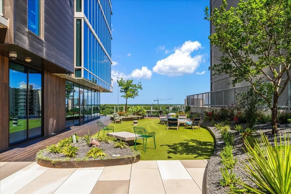 48 East Avenue Austin TX 78701