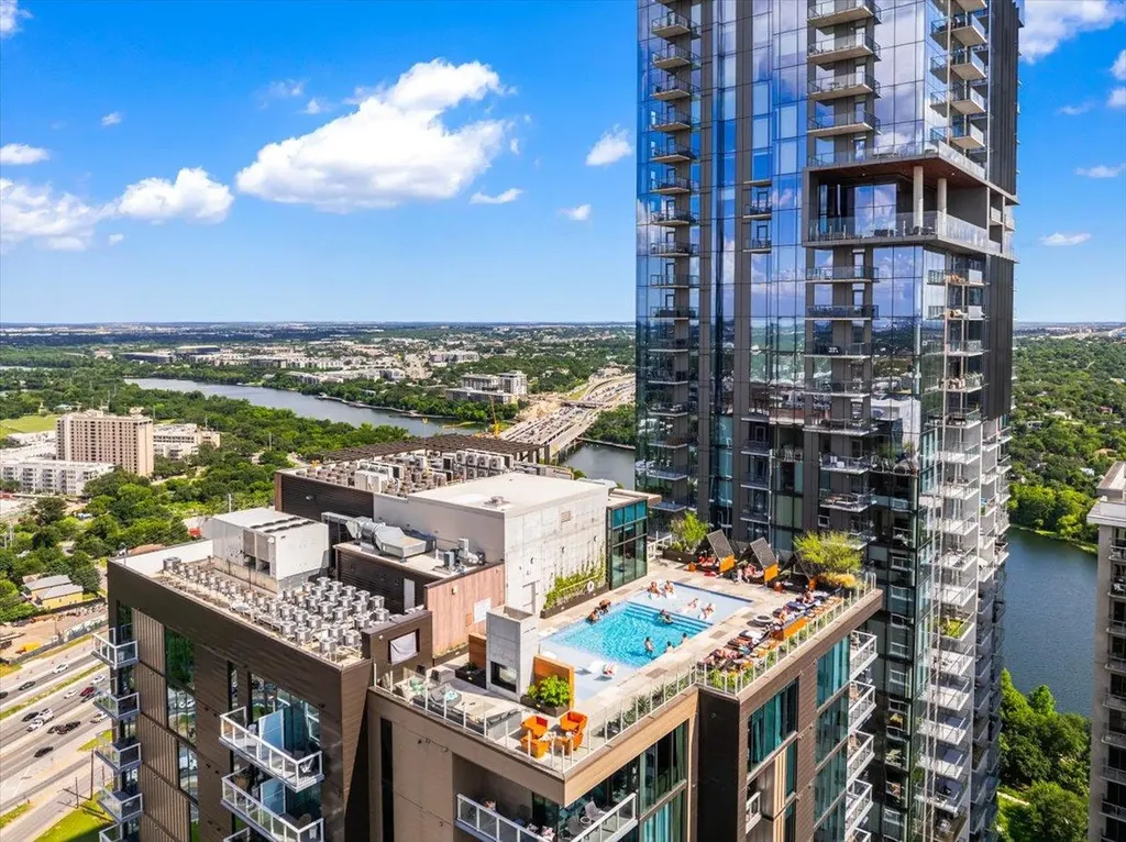 48 East Avenue Austin TX 78701