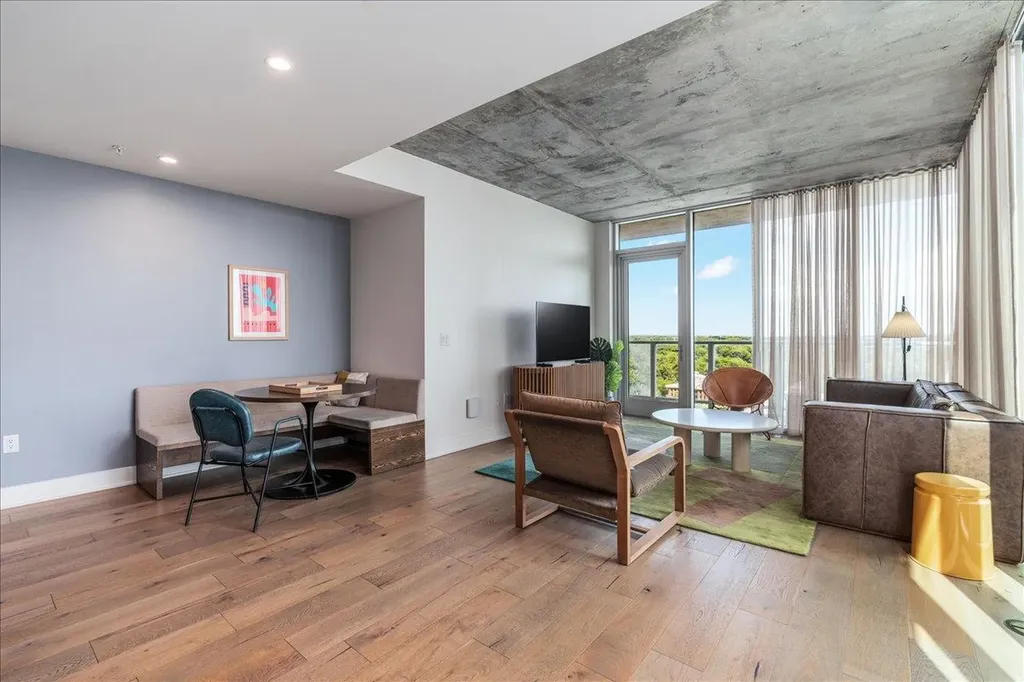 48 East Avenue Austin TX 78701