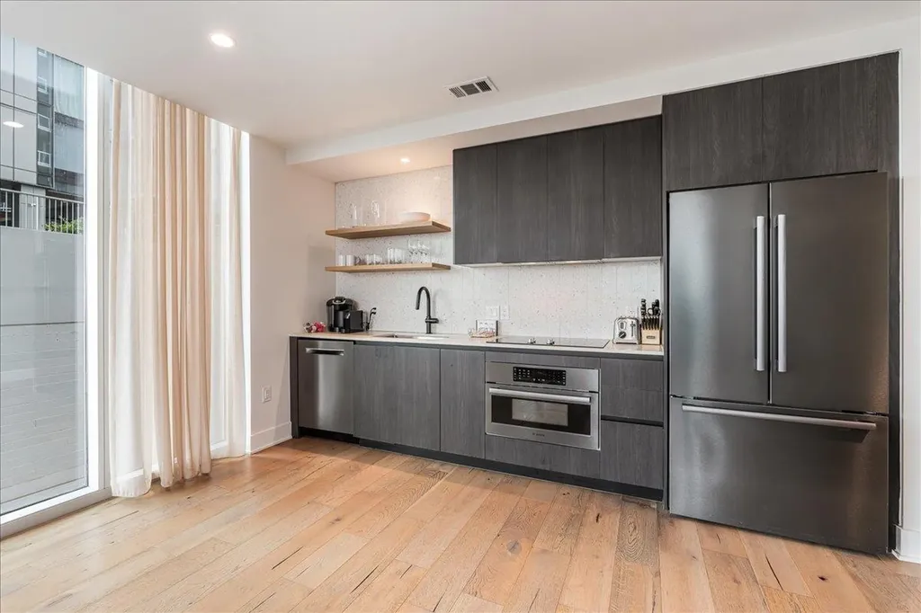 48 East Avenue Austin TX 78701