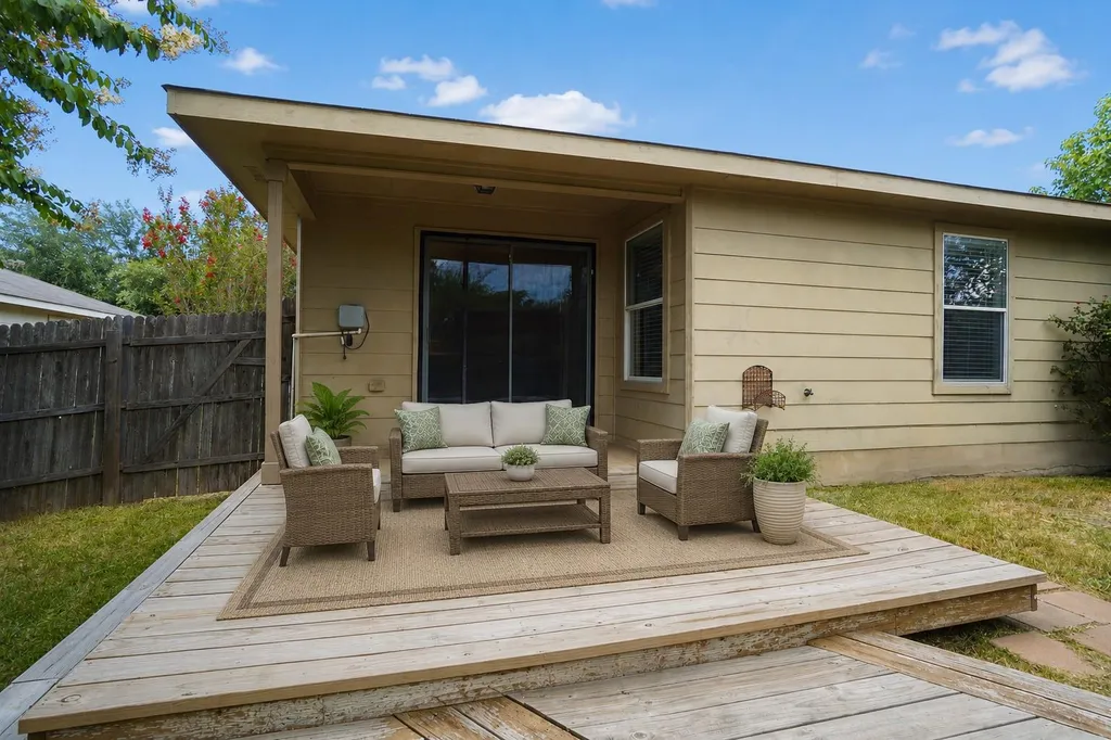 1107 Canada Wild Drive Buda TX 78610