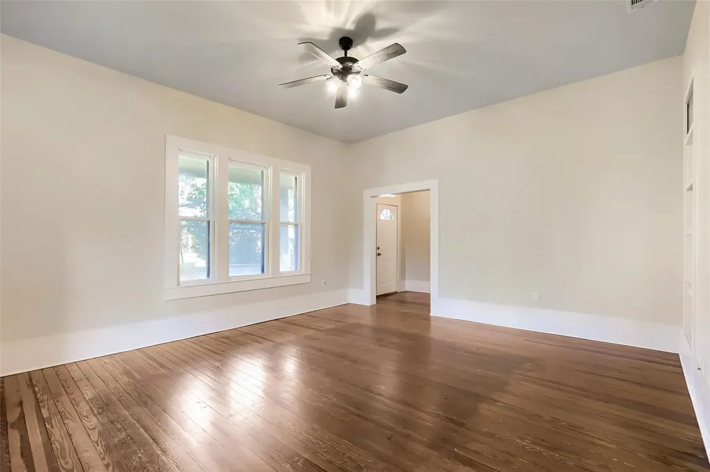 208 N Avenue B Elgin TX 78621