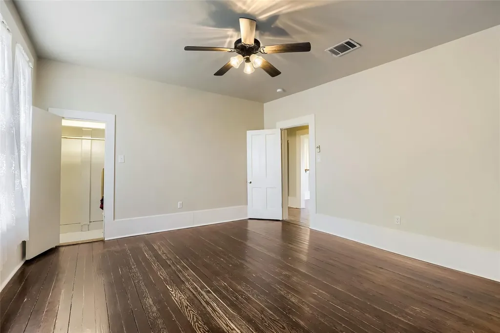 208 N Avenue B Elgin TX 78621