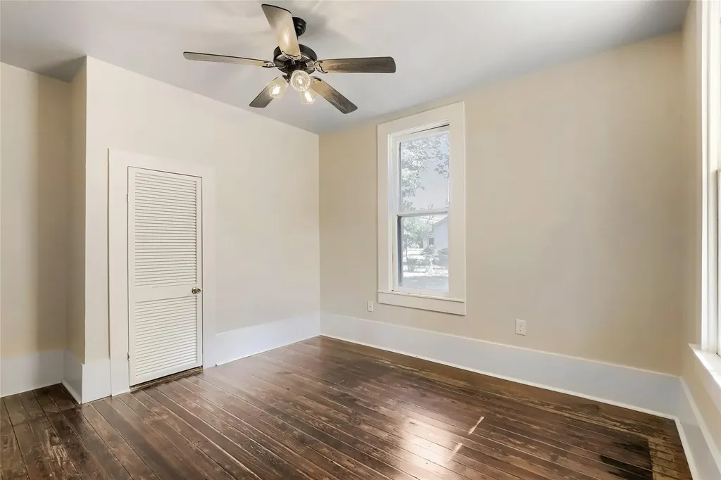 208 N Avenue B Elgin TX 78621