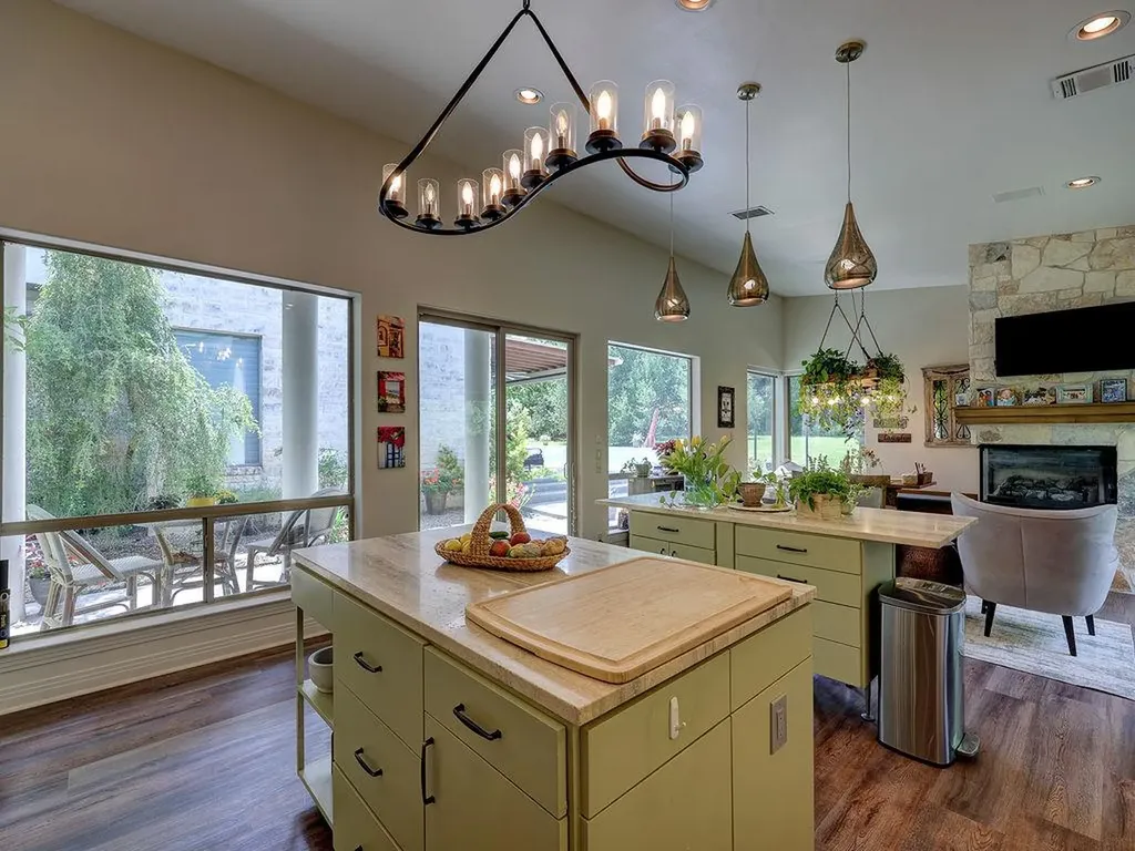 5910 Travis Woods Cove Austin TX 78734