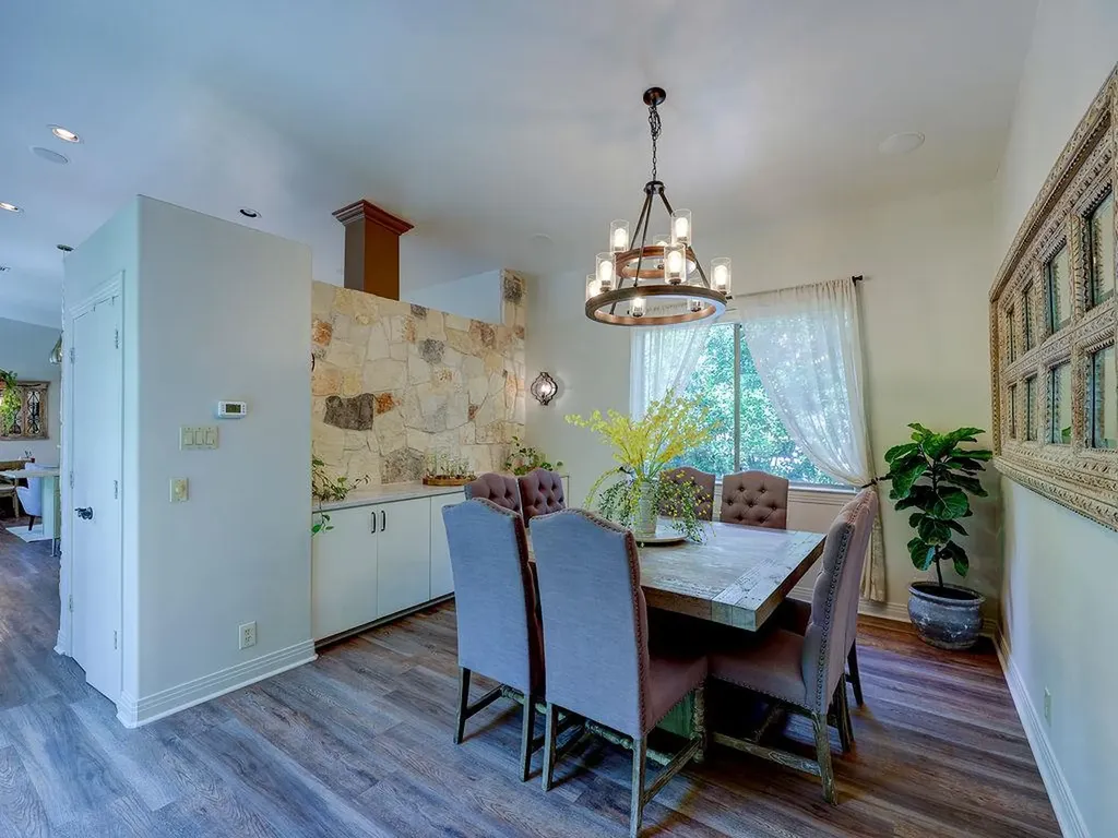 5910 Travis Woods Cove Austin TX 78734