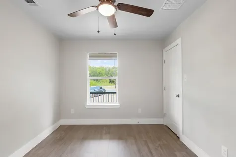 713 Burkett Street Taylor TX 76574