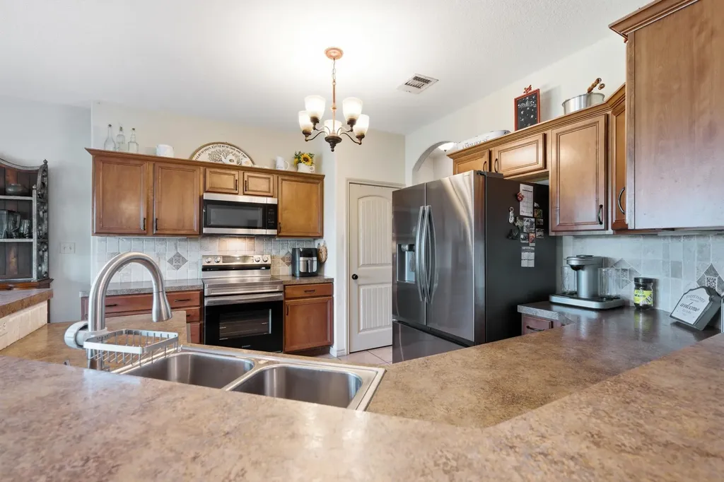 104 Cowal Drive N Spicewood TX 78669