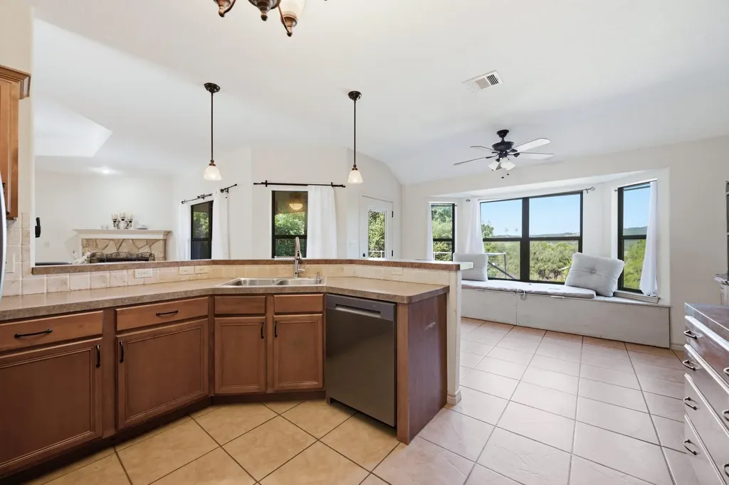 104 Cowal Drive N Spicewood TX 78669