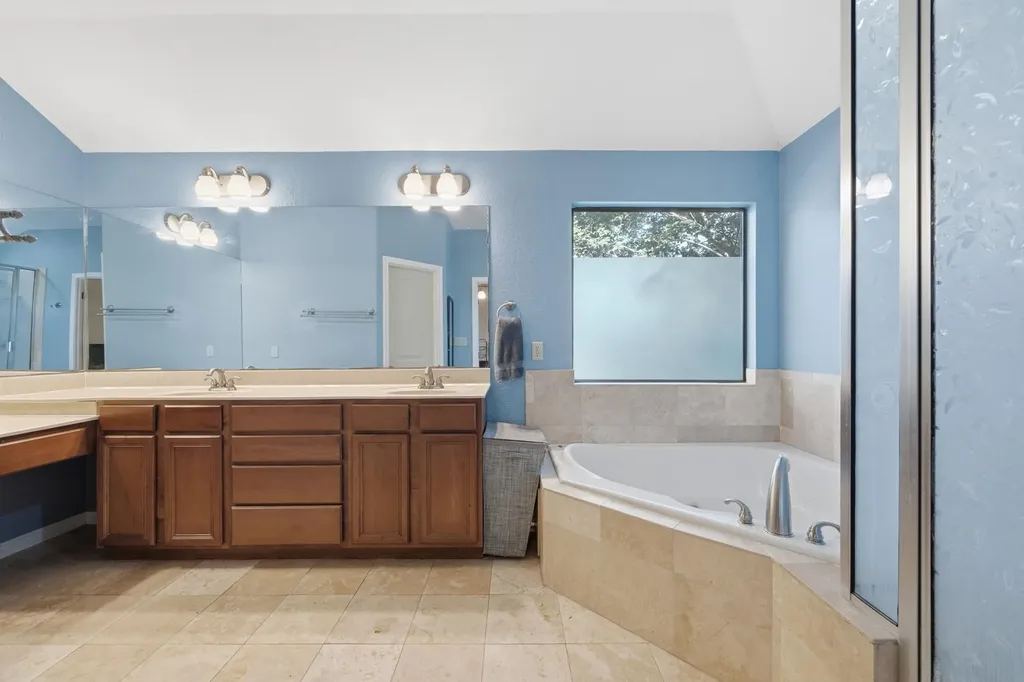 104 Cowal Drive N Spicewood TX 78669