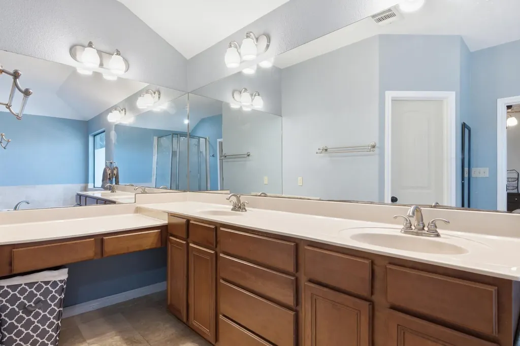 104 Cowal Drive N Spicewood TX 78669