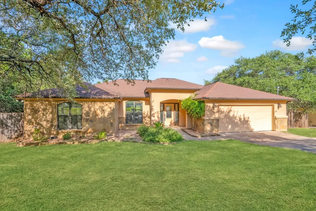 104 Cowal Drive N Spicewood TX 78669