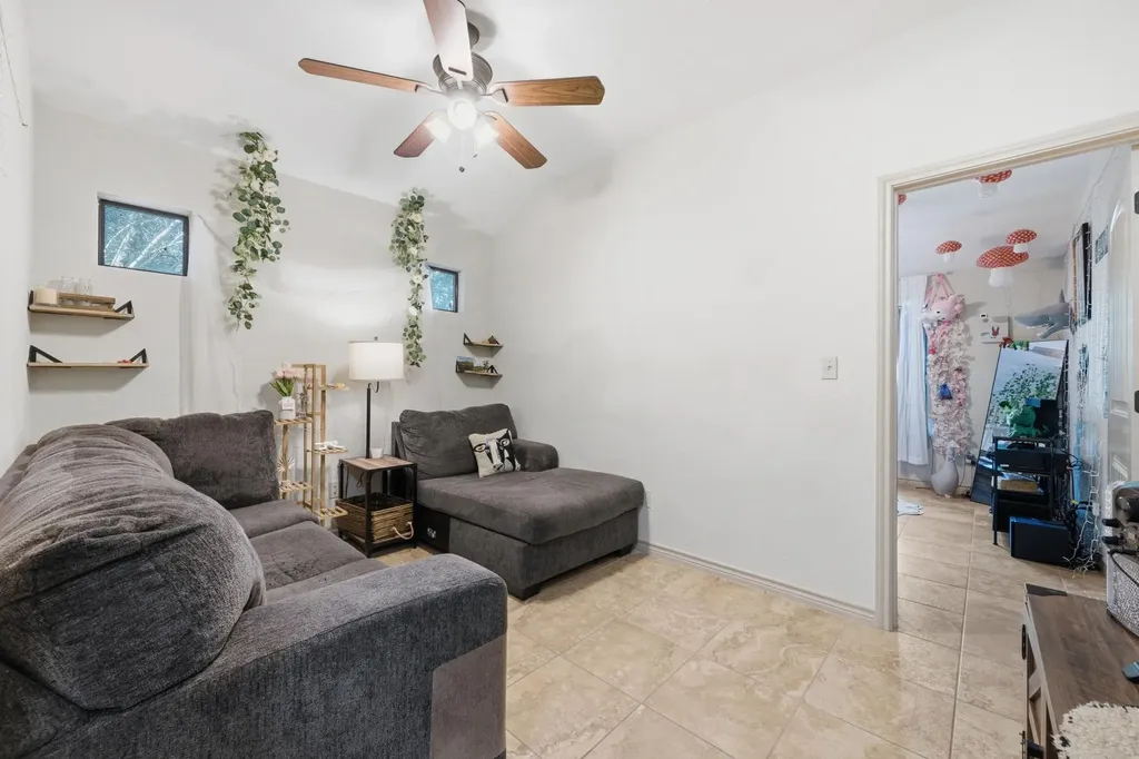 104 Cowal Drive N Spicewood TX 78669