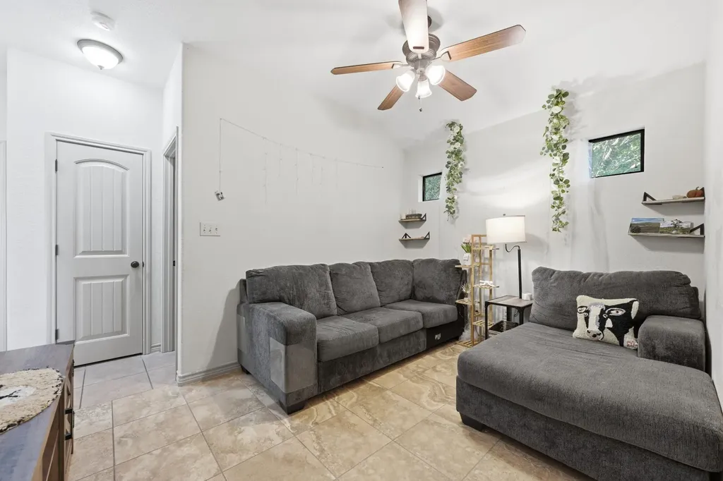 104 Cowal Drive N Spicewood TX 78669