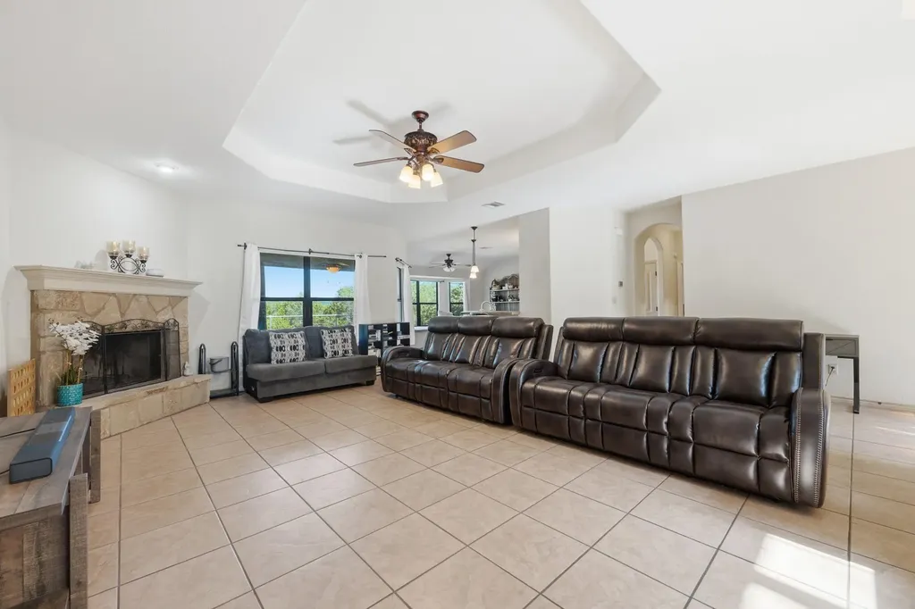 104 Cowal Drive N Spicewood TX 78669