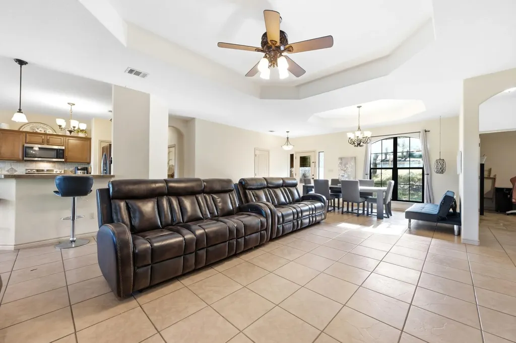 104 Cowal Drive N Spicewood TX 78669