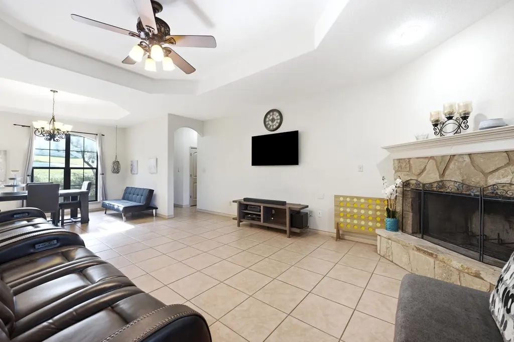 104 Cowal Drive N Spicewood TX 78669