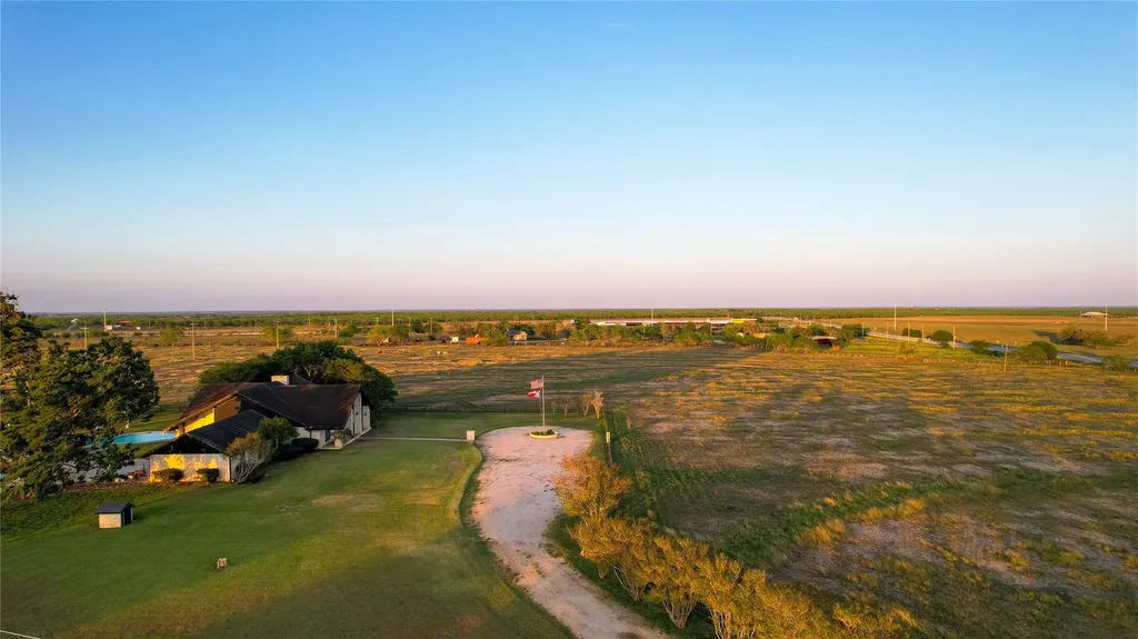 Tract 2 11.95 Ac - 1460 E State Highway 87 Nixon TX 78140