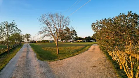 Tract 2 11.95 Ac - 1460 E State Highway 87 Nixon TX 78140