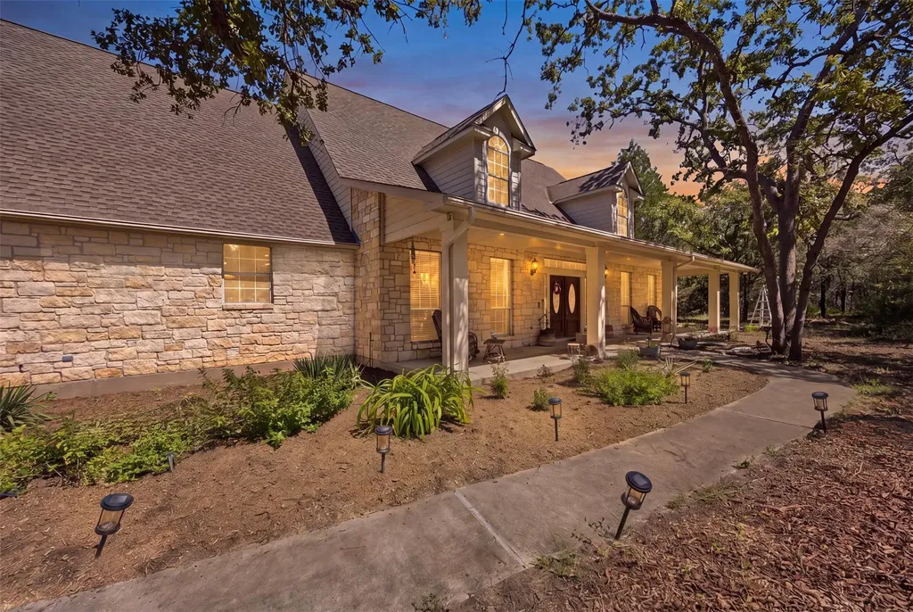 197 Elm Wood Drive Elgin TX 78621