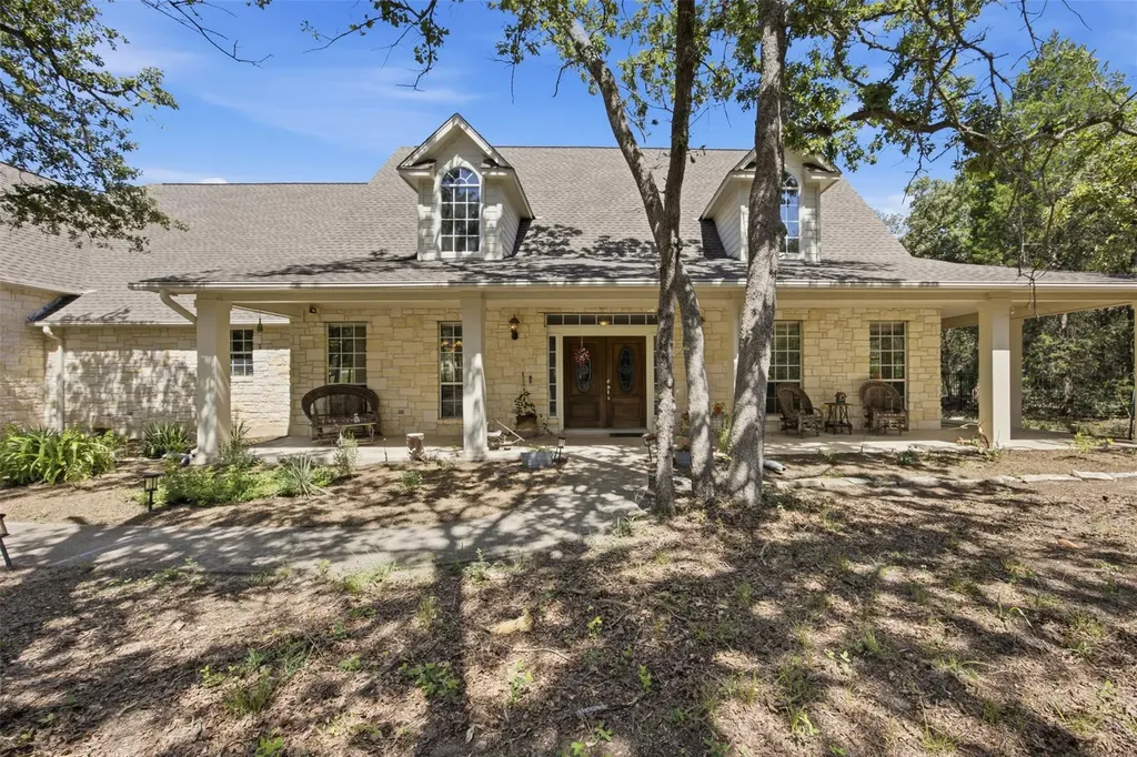 197 Elm Wood Drive Elgin TX 78621
