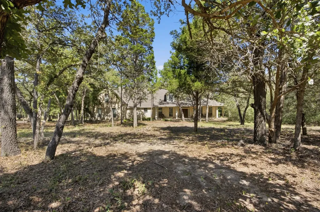 197 Elm Wood Drive Elgin TX 78621
