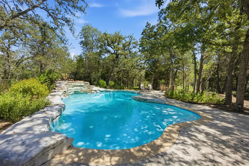 197 Elm Wood Drive Elgin TX 78621