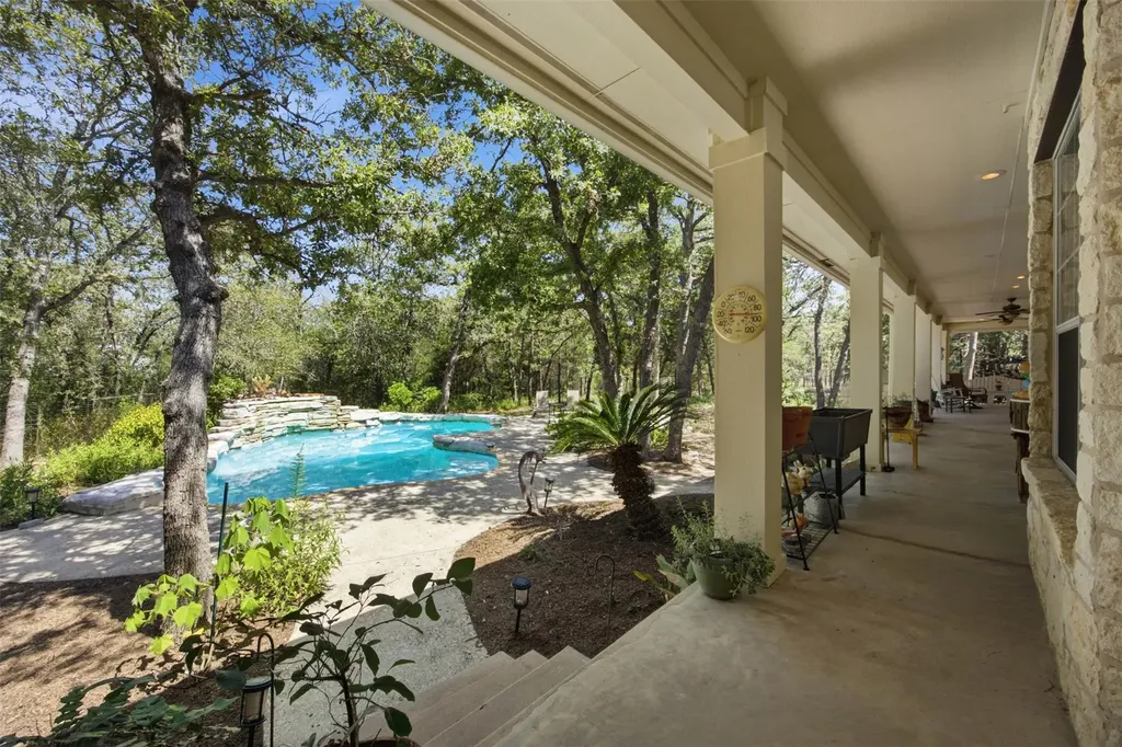 197 Elm Wood Drive Elgin TX 78621