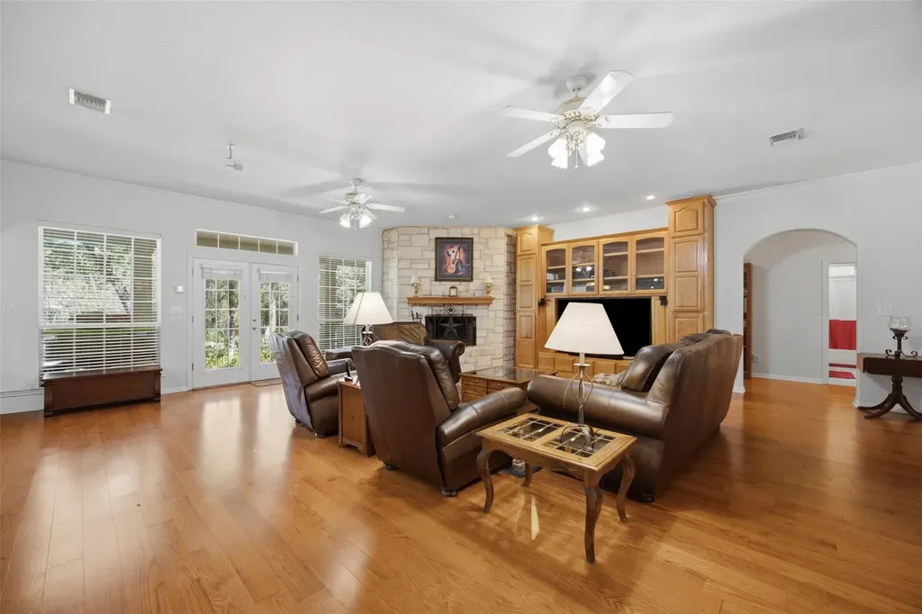 197 Elm Wood Drive Elgin TX 78621