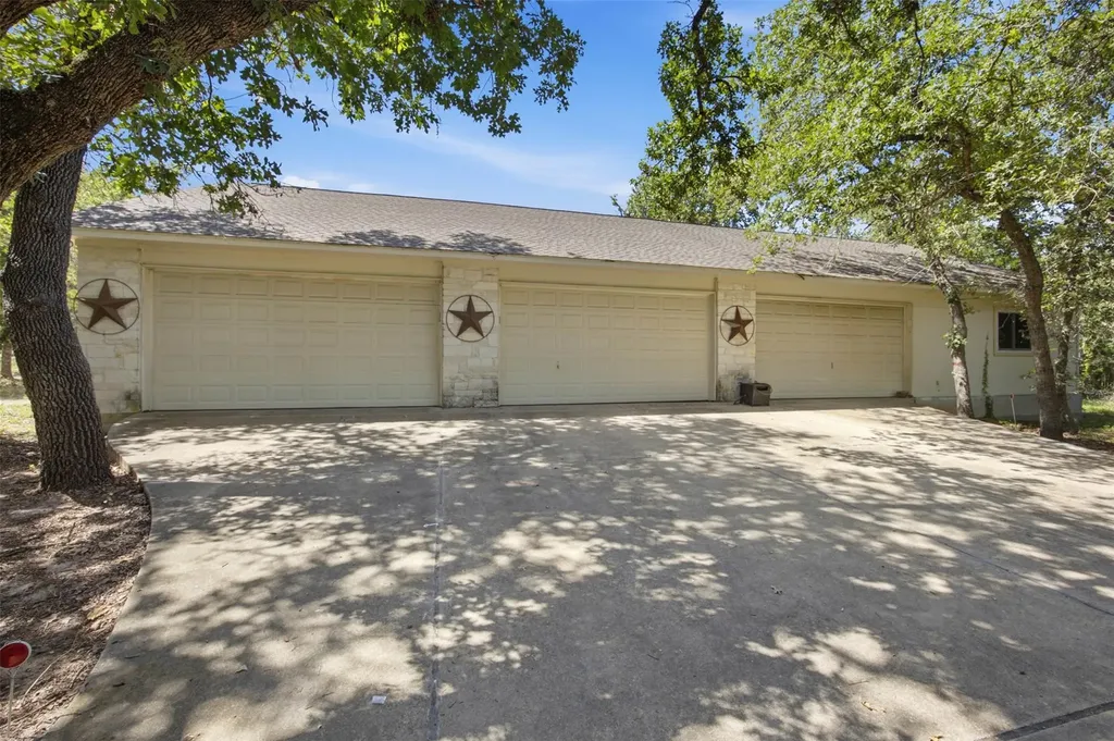 197 Elm Wood Drive Elgin TX 78621