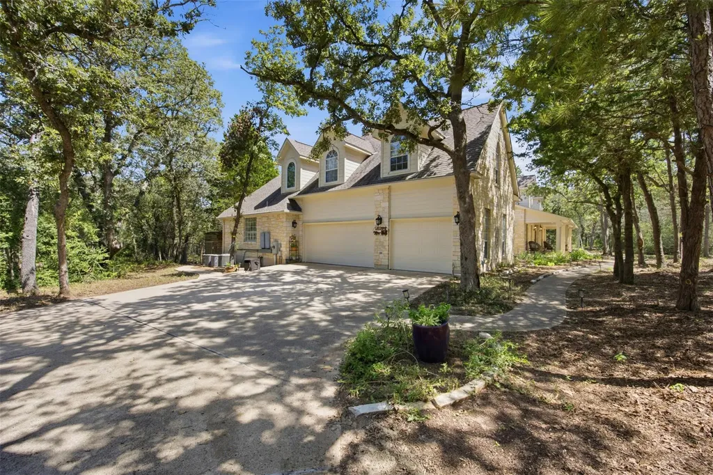 197 Elm Wood Drive Elgin TX 78621