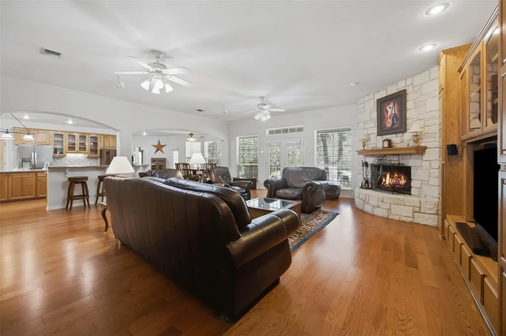 197 Elm Wood Drive Elgin TX 78621