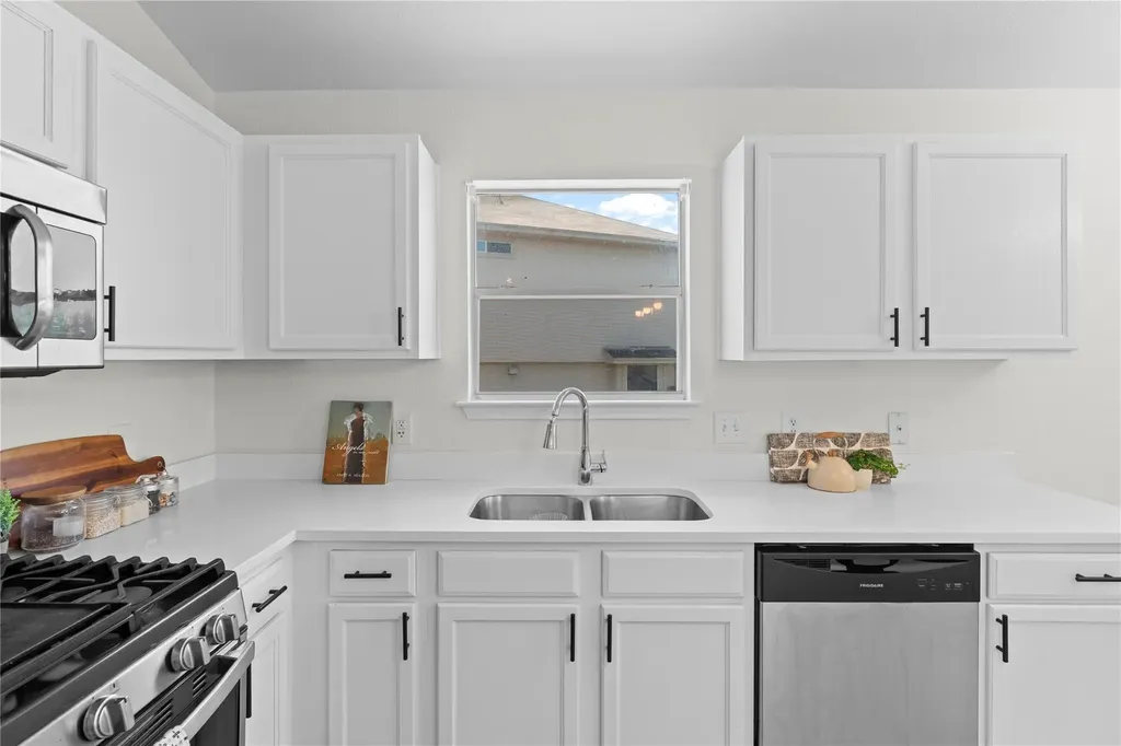 406 Covent Drive Kyle TX 78640