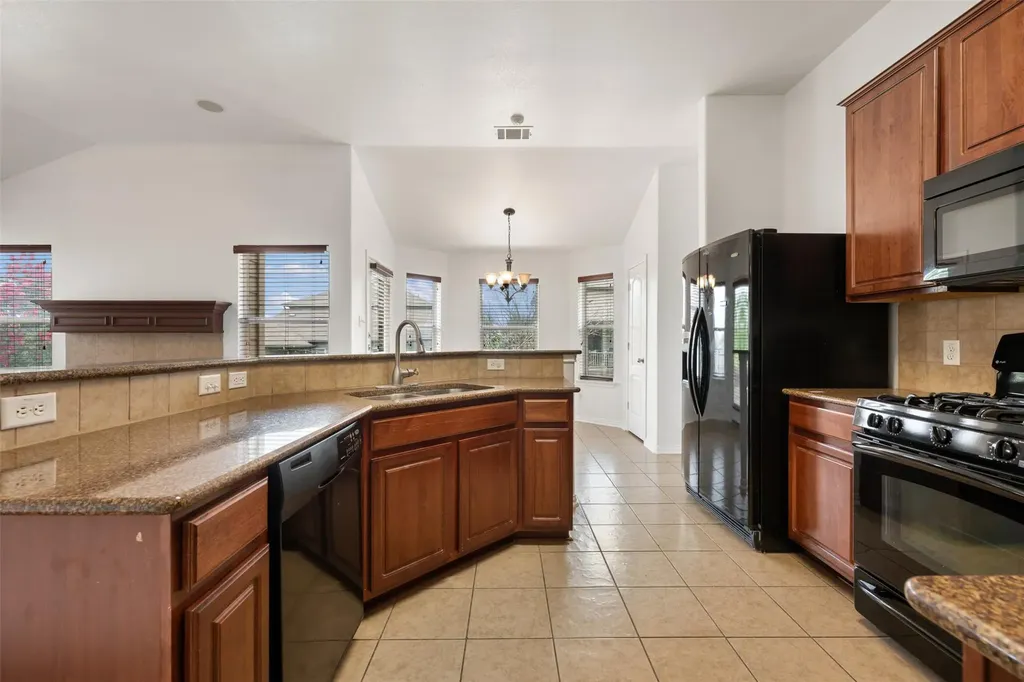 382 Bloomsbury Drive Kyle TX 78640