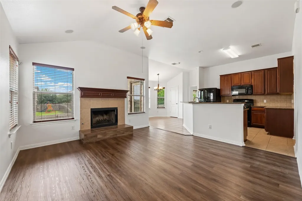 382 Bloomsbury Drive Kyle TX 78640