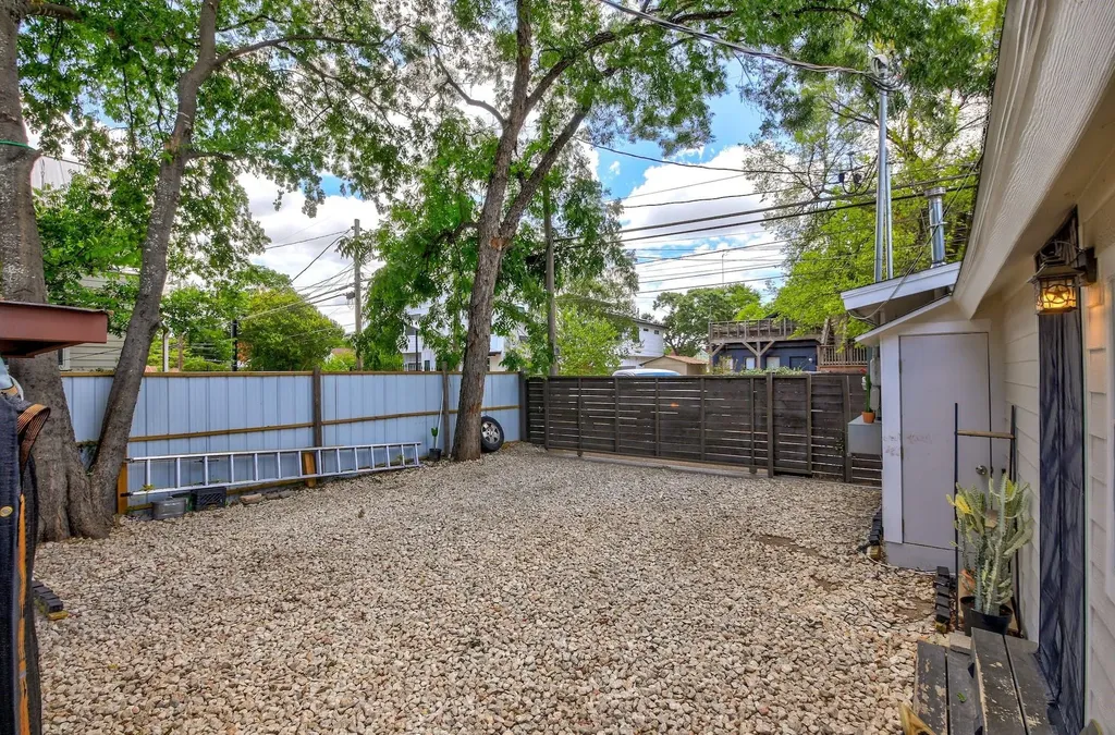 1105 E 3rd Street Austin TX 78702