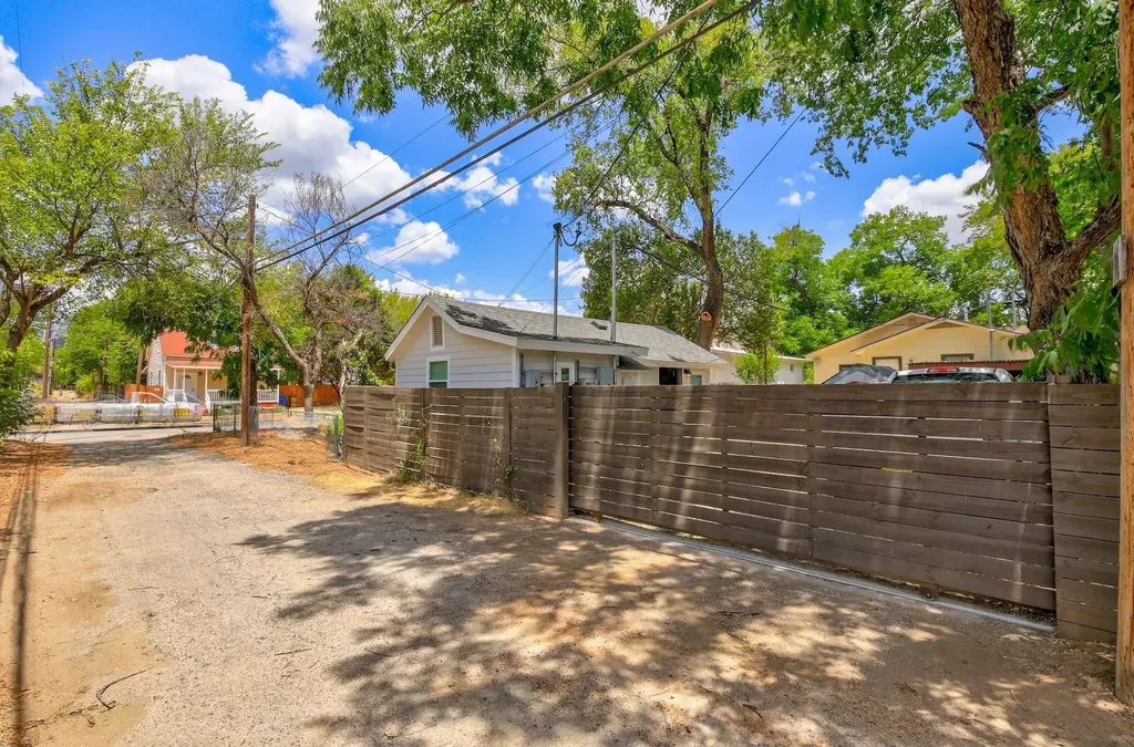 1105 E 3rd Street Austin TX 78702