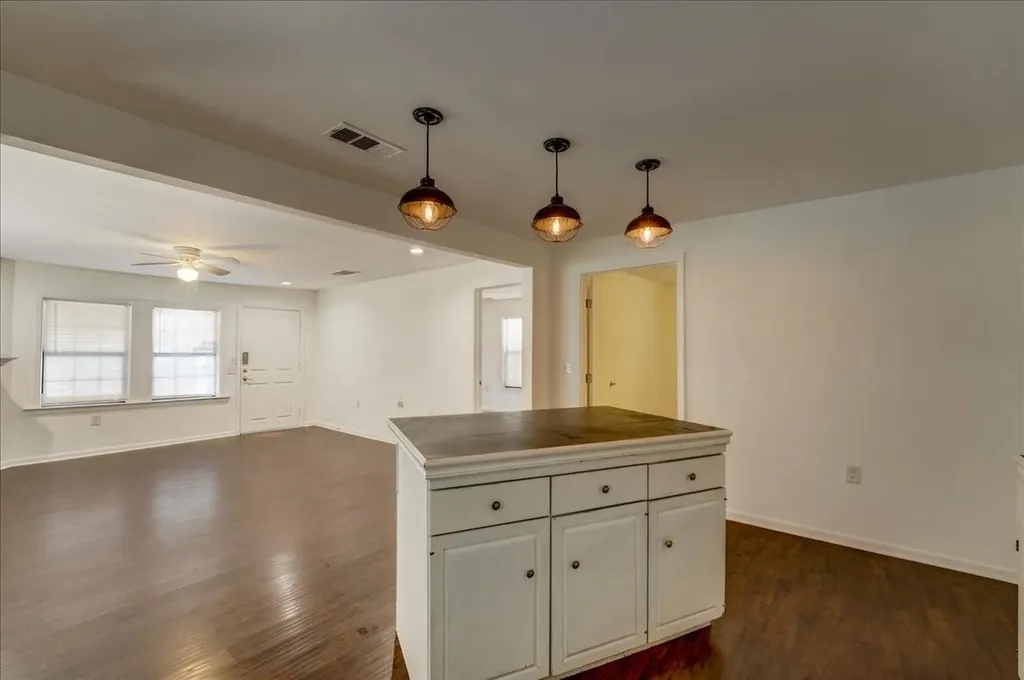 1105 E 3rd Street Austin TX 78702