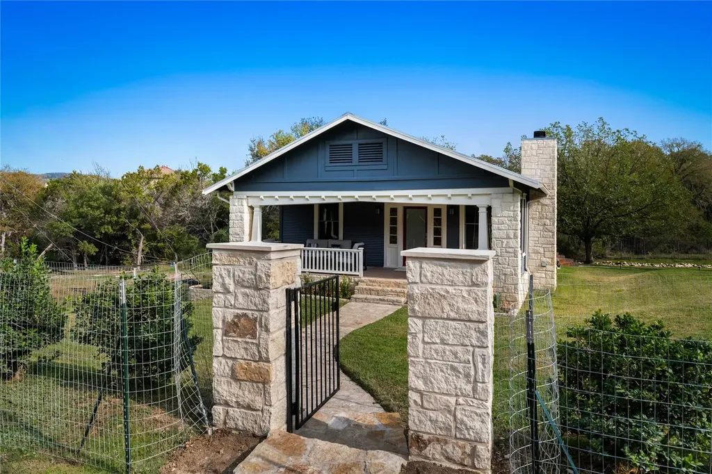 2701 & 2703 De Soto Drive Austin TX 78733