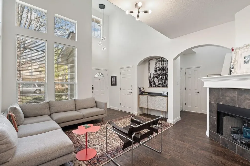 1819 Village Oak Court Austin TX 78704