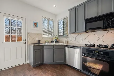 1819 Village Oak Court Austin TX 78704