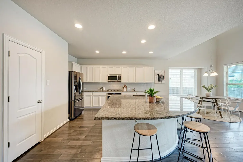 284 Everglade Drive Buda TX 78610