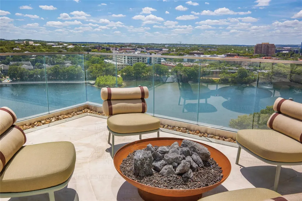 44 East Avenue Austin TX 78701