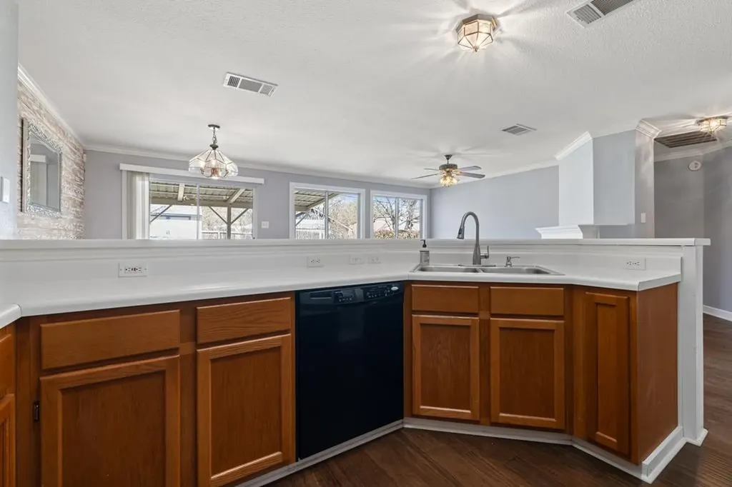 808 Minturn Lane Austin TX 78748