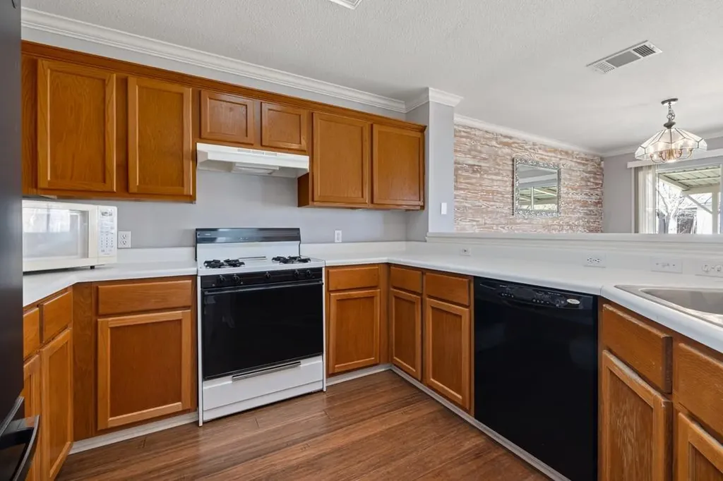 808 Minturn Lane Austin TX 78748