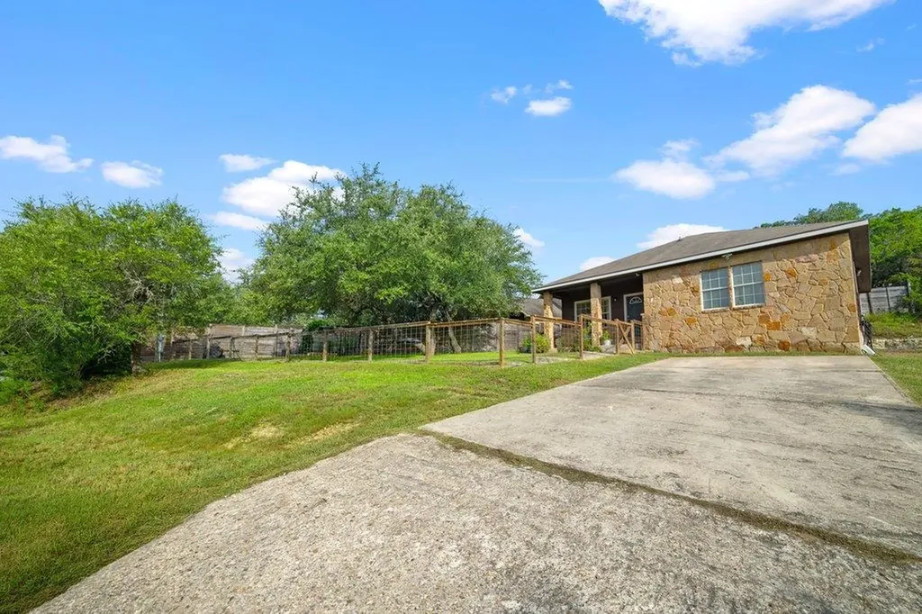 10604 Lake Beach Drive Dripping Springs TX 78620
