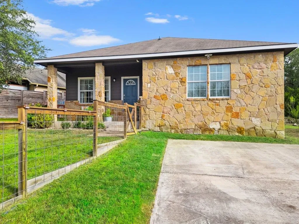 10604 Lake Beach Drive Dripping Springs TX 78620