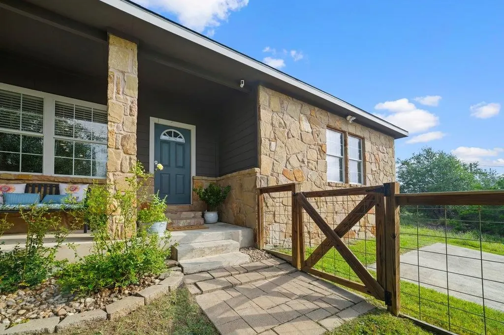 10604 Lake Beach Drive Dripping Springs TX 78620