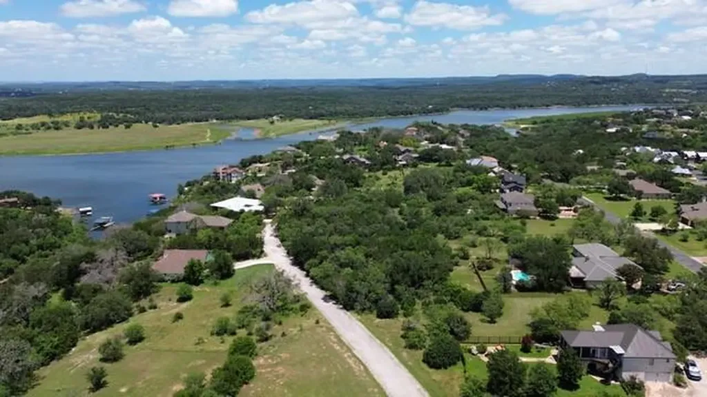 29-32 Hummingbird Way Spicewood TX 78669