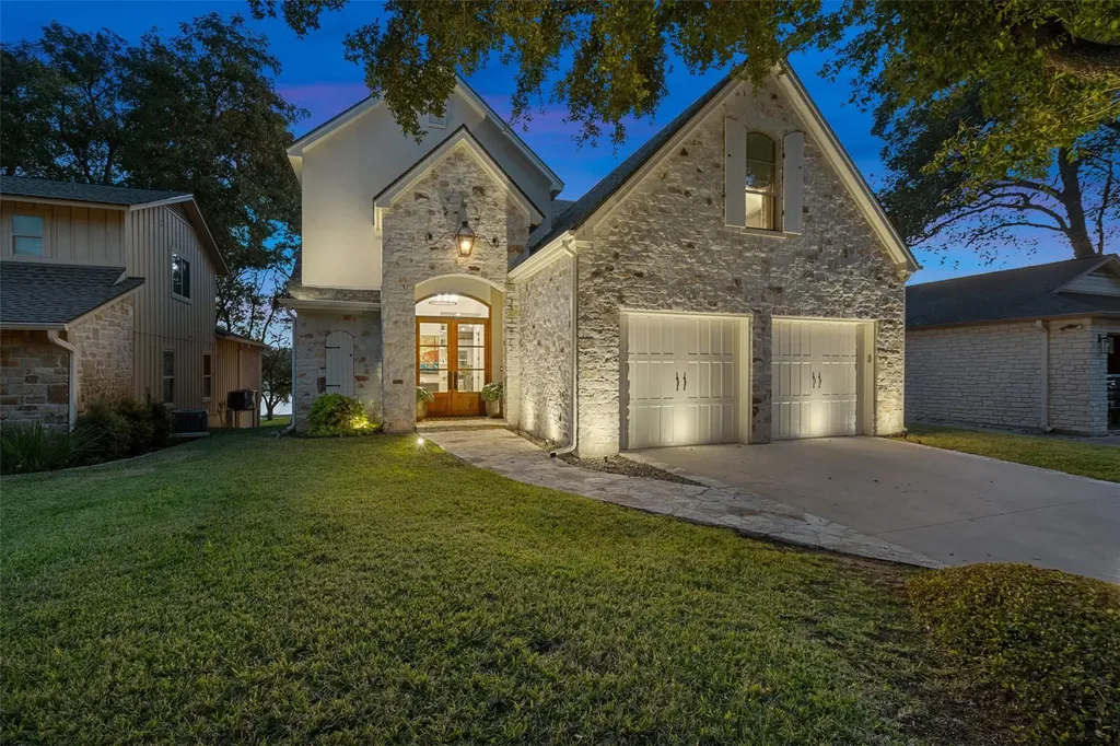 327 Meadowlakes Drive Meadowlakes TX 78654